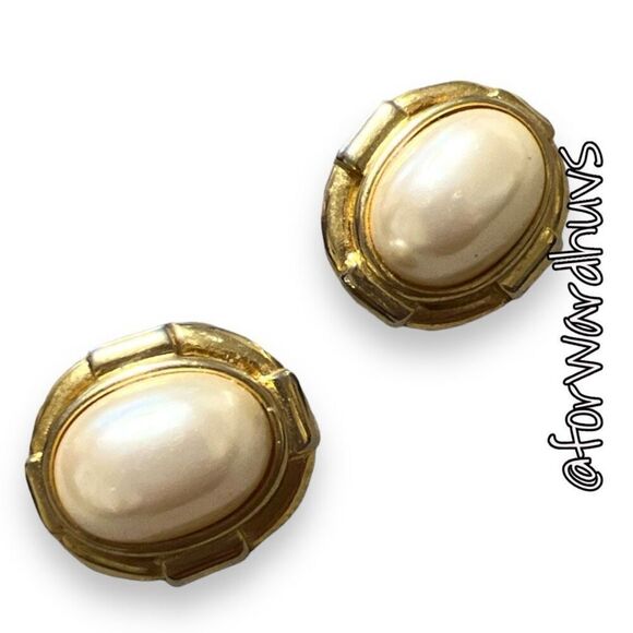 Elegant Gold Tone Faux Pearl Clip-On Earrings - Picture 1 of 7